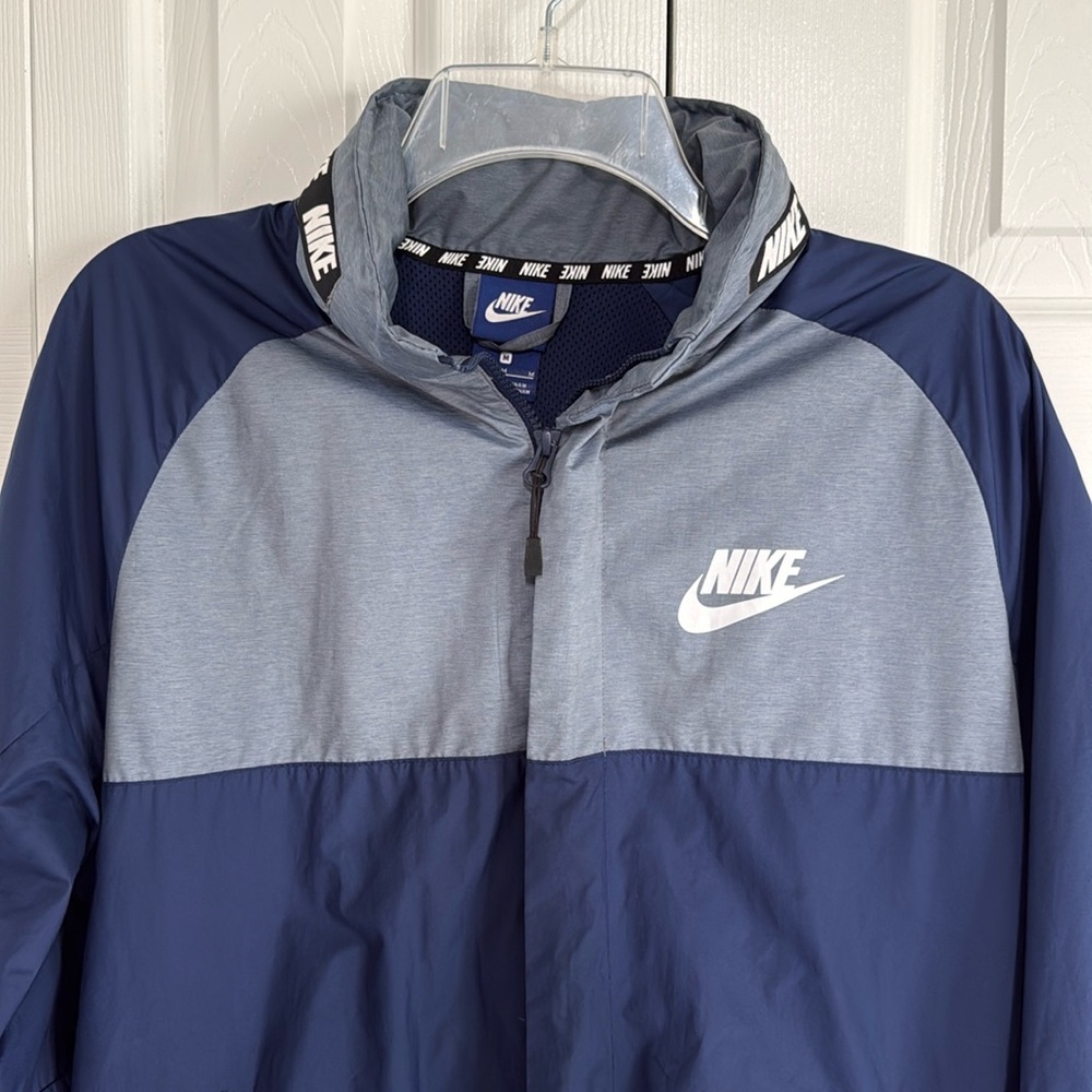 *Gently Worn* NIKE Men's Lightweight Windrunner Navy/Gray Hooded Jacket - Size M